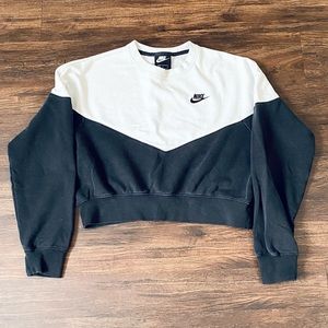 Women’s Nike Crop Sweatshirt